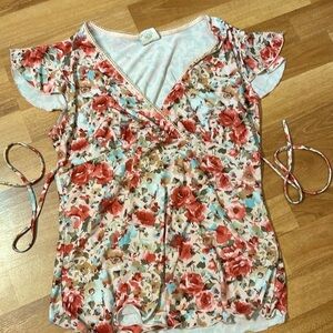 Bundle of joy maternity top\ flowers